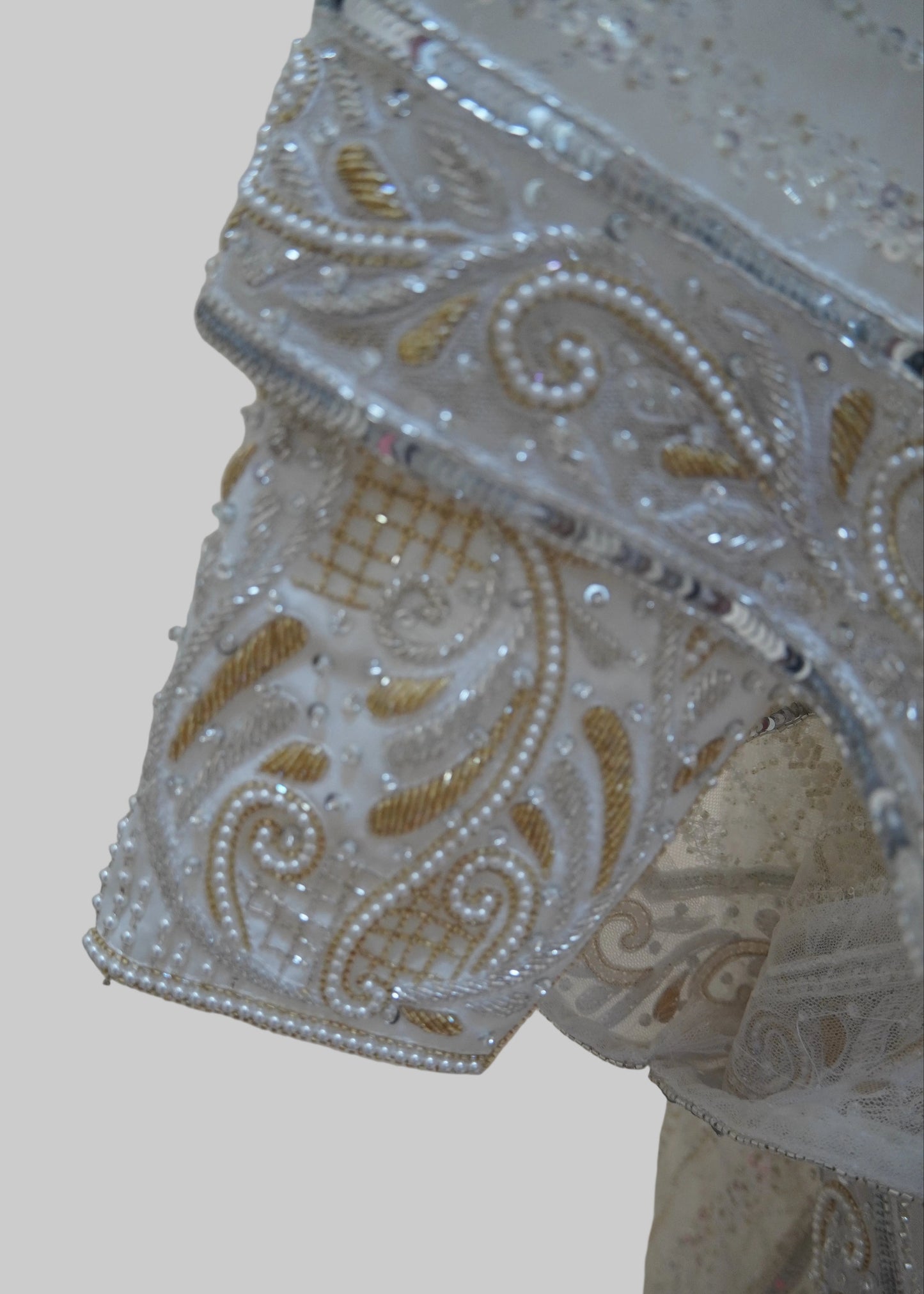ثوب العروس مع الطرحة /Wedding dress