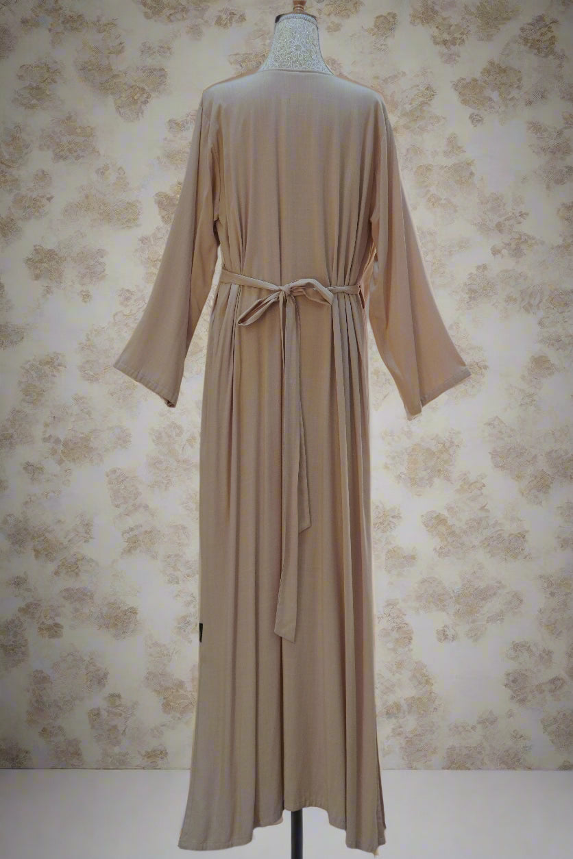 عباية متميزة مع درسّ داخلي بربطة جانبية