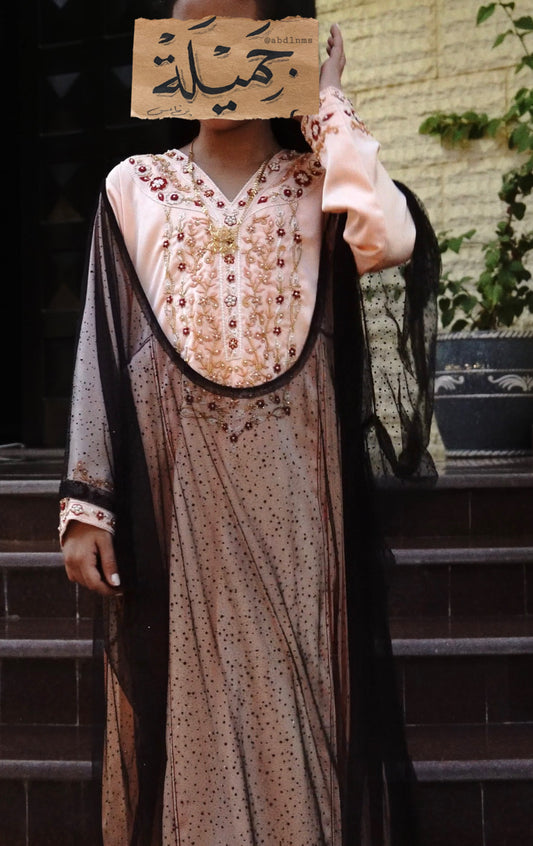 كندورة بثوبها طول 45.5