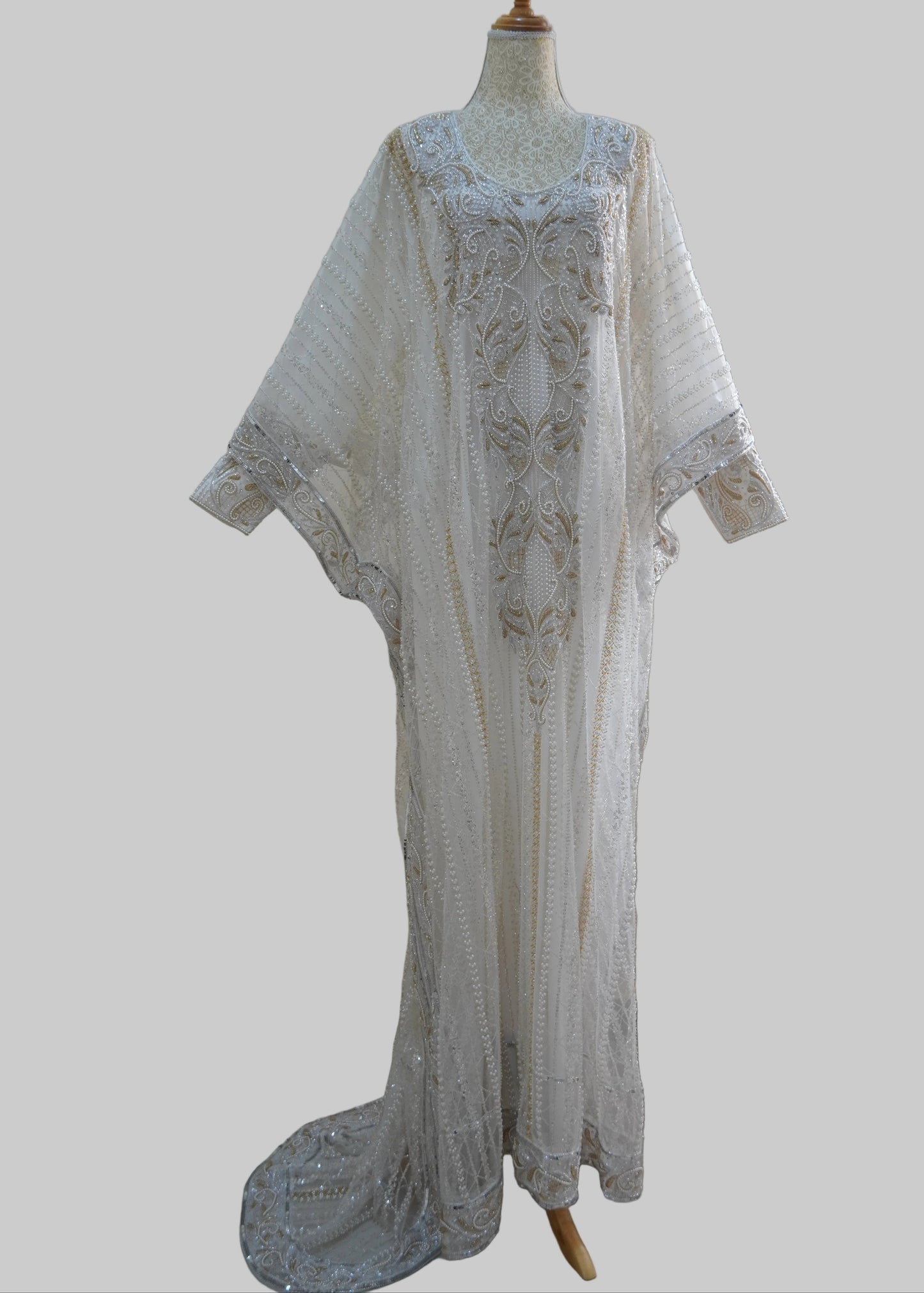 ثوب العروس مع الطرحة  /Wedding dress