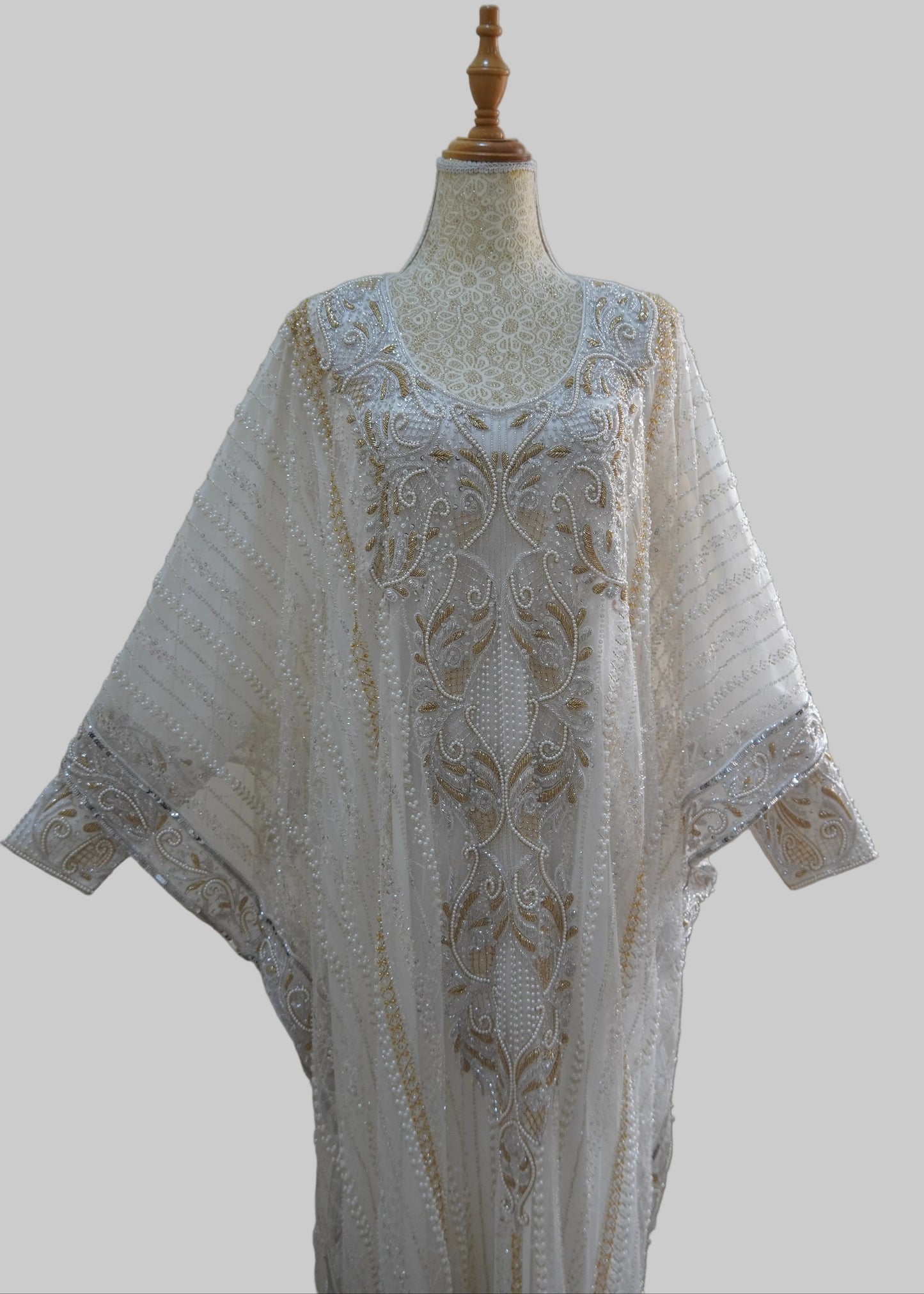 ثوب العروس مع الطرحة  /Wedding dress