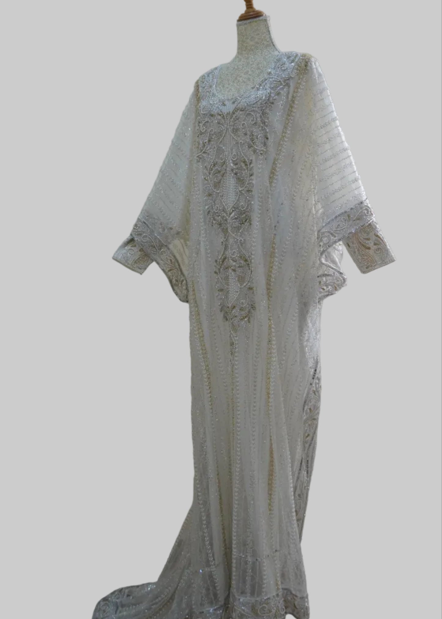 ثوب العروس مع الطرحة  /Wedding dress
