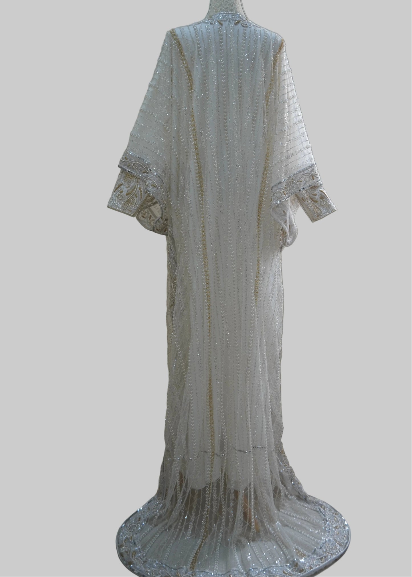 ثوب العروس مع الطرحة  /Wedding dress