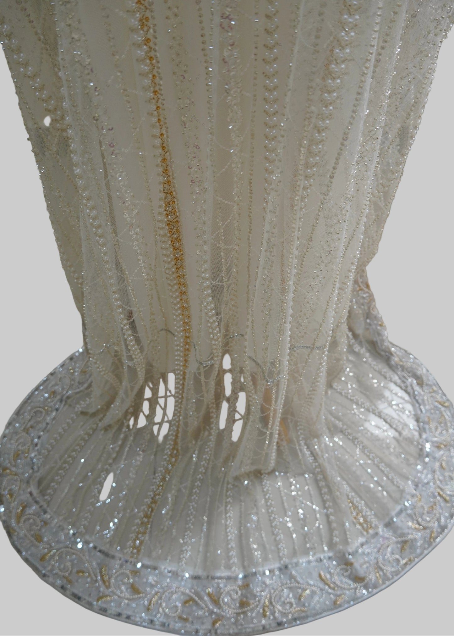 ثوب العروس مع الطرحة  /Wedding dress