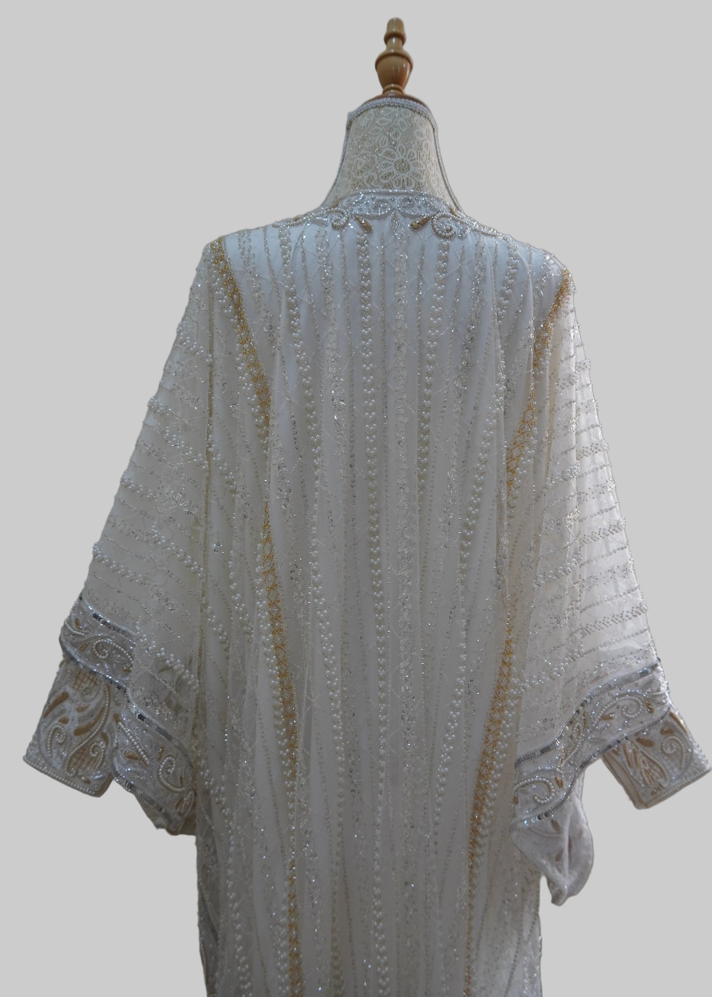 ثوب العروس مع الطرحة  /Wedding dress