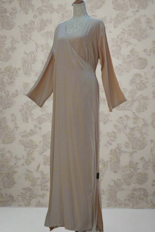 عباية متميزة مع درسّ داخلي بربطة جانبية