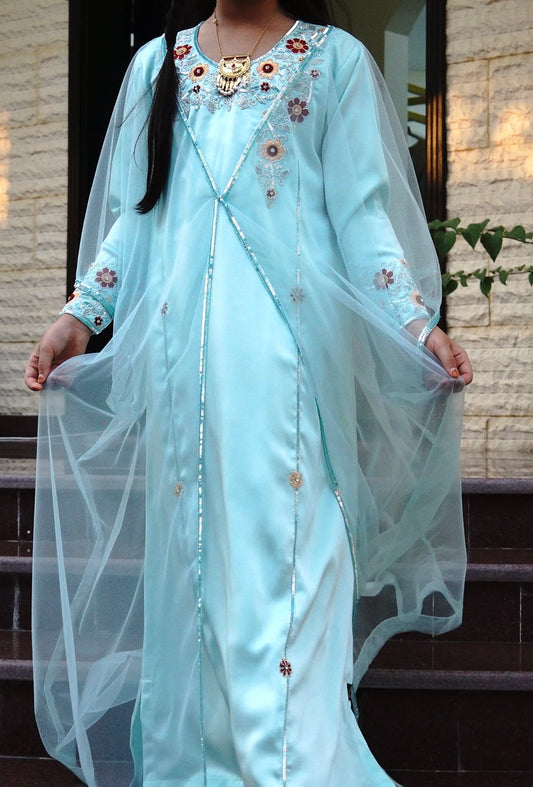 كندورة بثوبها طول 45