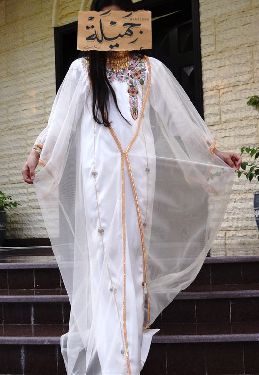 كندورة بثوبها طول 49.5