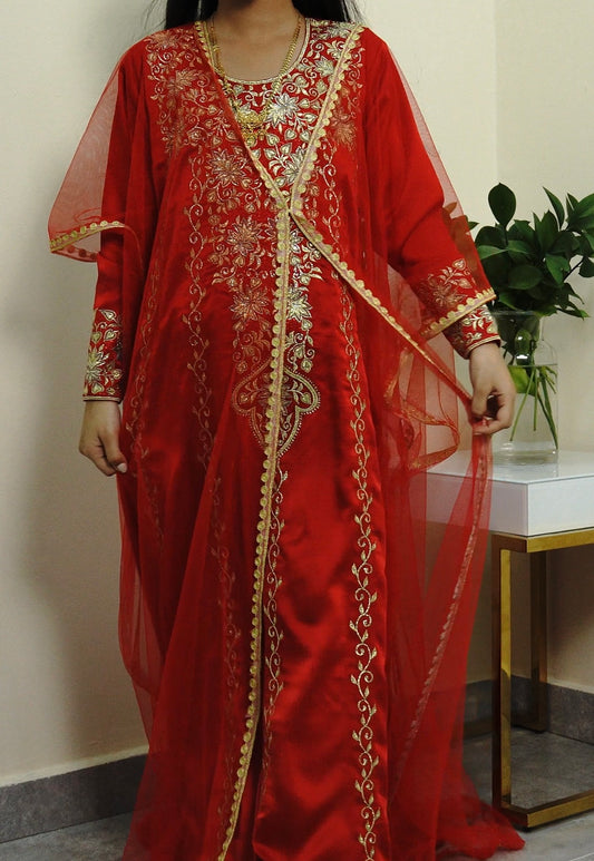 كندورة بثوبها طول 48