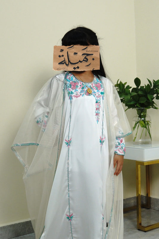 كندورة بثوبها طول 36